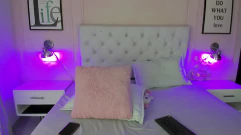 Snapshot of emelie_ch_ chatting on 7, 12, 2024 Emily  online show from 7, 12, 2024