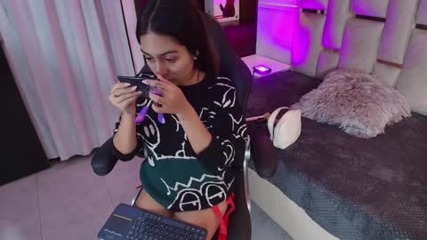Snapshot of emelie_ch_ chatting on 4, 1, 2025 Emily  online show from 4, 1, 2025