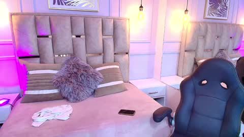 Snapshot of emelie_ch_ chatting on 9, 1, 2025 Emily  online show from 9, 1, 2025