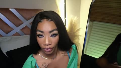 anyelii  online show from 25, 1, 2025