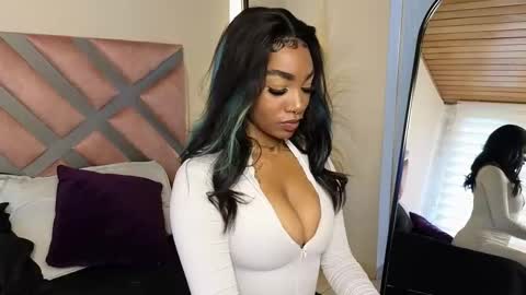 anyelii  online show from 10, 3, 2025