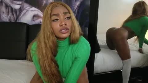 Snapshot of emely_brandon_ chatting on 28, 11, 2025 anyelii online show from 28, 11, 2025