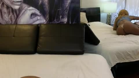 Snapshot of emely_brandon_ chatting on 18, 12, 2025 anyelii online show from 18, 12, 2025