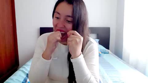 emely_sexx online show from 16, 10, 2025