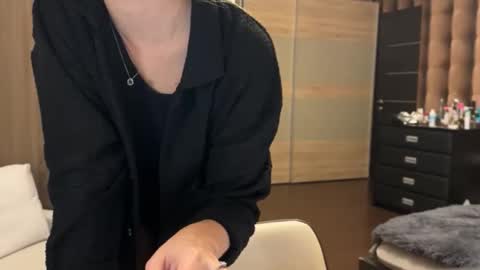 Snapshot of emi__ly chatting on 27, 11, 2025 emi__ly online show from 27, 11, 2025