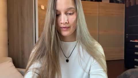 Snapshot of emi__ly chatting on 17, 12, 2025 emi__ly online show from 17, 12, 2025