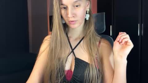 Snapshot of emi__ly chatting on 5, 1, 2026 emi__ly online show from 5, 1, 2026