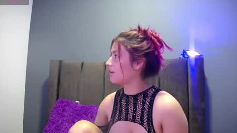 Snapshot of emi_candi chatting on 1, 10, 2025 emi online show from 1, 10, 2025