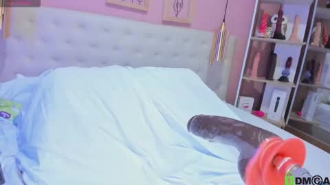 Emily Sarai online show from 12, 11, 2025