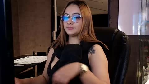 Snapshot of emiily_w1 chatting on 8, 10, 2025 Emily online show from 8, 10, 2025