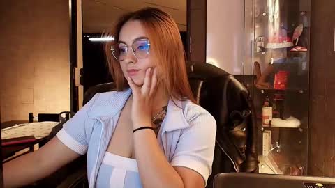 Snapshot of emiily_w1 chatting on 17, 10, 2025 Emily online show from 17, 10, 2025