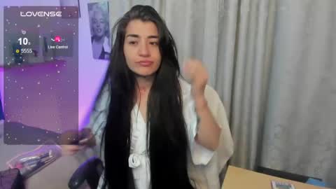 emilayton_ online show from 24, 1, 2025