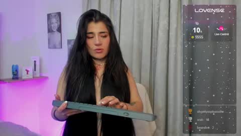 emilayton_ online show from 24, 1, 2025