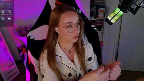 Snapshot of emili1_bc chatting on 12, 10, 2025 Emili online show from 12, 10, 2025