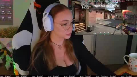 Snapshot of emili1_bc chatting on 21, 11, 2025 Emili online show from 21, 11, 2025