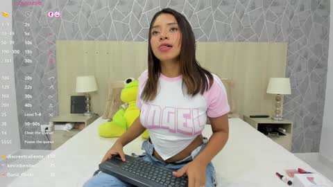 Snapshot of emili_lenus chatting on 22, 1, 2025 Emili Lenus online show from 22, 1, 2025
