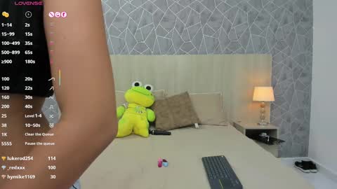 Snapshot of emili_lenus chatting on 5, 3, 2025 Emili Lenus online show from 5, 3, 2025