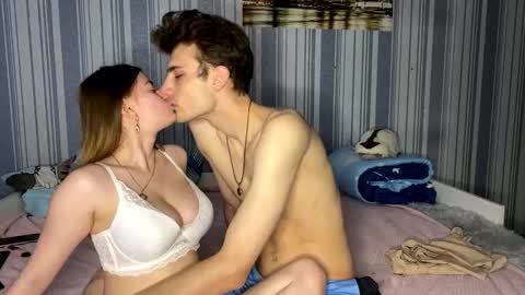 Snapshot of emiliacouple chatting on 19, 11, 2025 Jake And Emilia online show from 19, 11, 2025