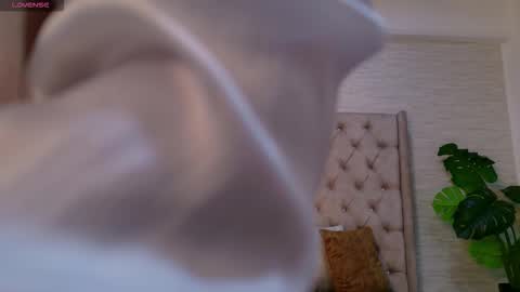 emilirosses online show from 7, 10, 2025