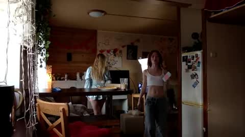 Emi  online show from 20, 3, 2026