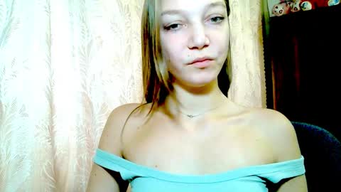 Snapshot of emilly_xkiss chatting on 6, 11, 2025 Emilly online show from 6, 11, 2025