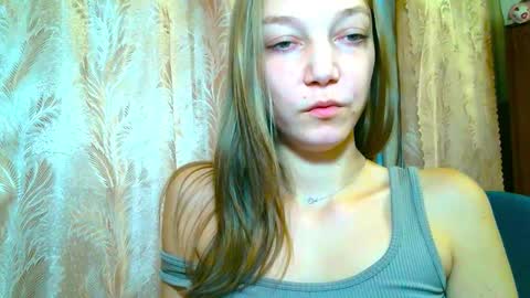 Snapshot of emilly_xkiss chatting on 7, 11, 2025 Emilly online show from 7, 11, 2025