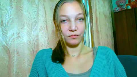 Snapshot of emilly_xkiss chatting on 10, 11, 2025 Emilly online show from 10, 11, 2025