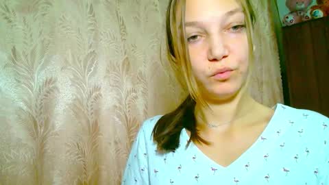 Snapshot of emilly_xkiss chatting on 11, 11, 2025 Emilly online show from 11, 11, 2025