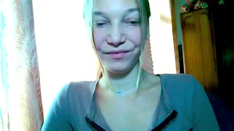 Snapshot of emilly_xkiss chatting on 14, 11, 2025 Emilly online show from 14, 11, 2025