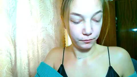 Snapshot of emilly_xkiss chatting on 19, 11, 2025 Emilly online show from 19, 11, 2025