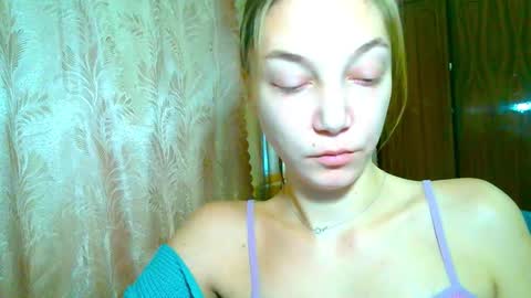 Snapshot of emilly_xkiss chatting on 20, 11, 2025 Emilly online show from 20, 11, 2025
