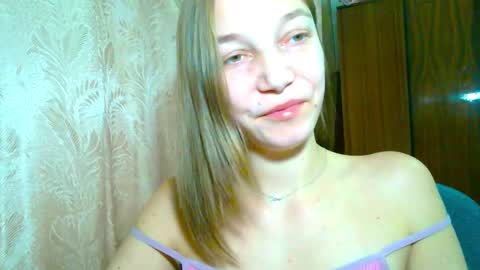 Snapshot of emilly_xkiss chatting on 23, 11, 2025 Emilly online show from 23, 11, 2025
