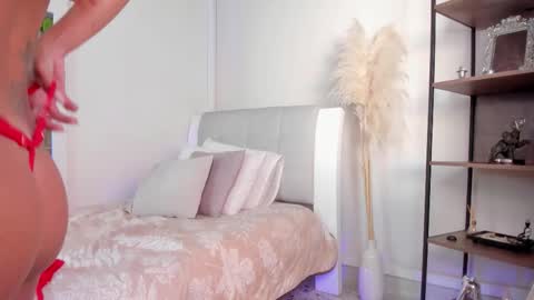 Snapshot of emillygonzalez chatting on 27, 10, 2025 . . online show from 27, 10, 2025