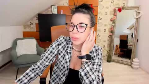 EmillyTaylor online show from 15, 9, 2025