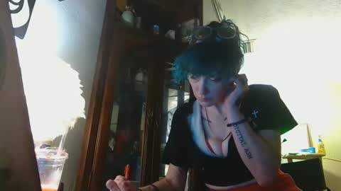 Emily Love online show from 16, 12, 2025