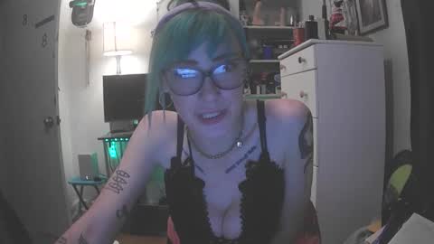 Emily Love online show from 13, 1, 2026