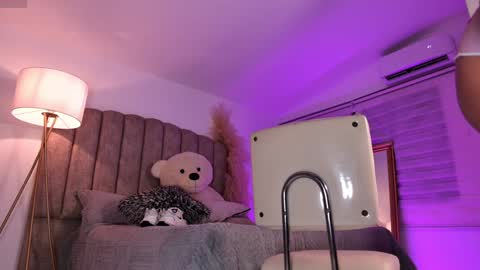 Snapshot of emily_____ chatting on 4, 3, 2026 emily valentina online show from 4, 3, 2026