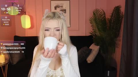 Snapshot of emily_air chatting on 25, 12, 2024 Emily online show from 25, 12, 2024