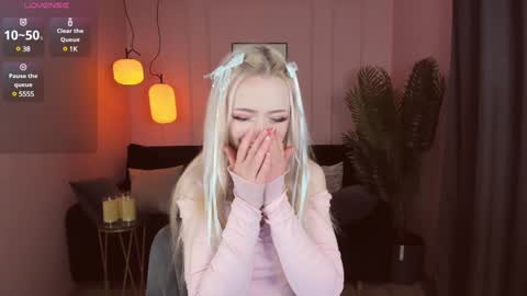 Snapshot of emily_air chatting on 1, 1, 2025 Emily online show from 1, 1, 2025