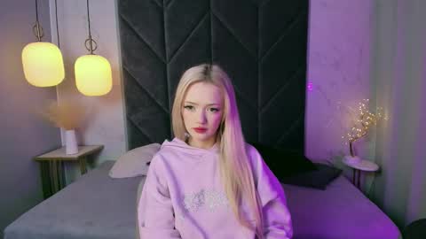 Snapshot of emily_air chatting on 28, 9, 2025 Emily online show from 28, 9, 2025