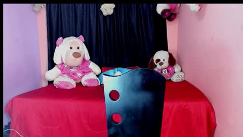 Snapshot of emily_bunny7 chatting on 7, 11, 2025 emily_bunny7 online show from 7, 11, 2025