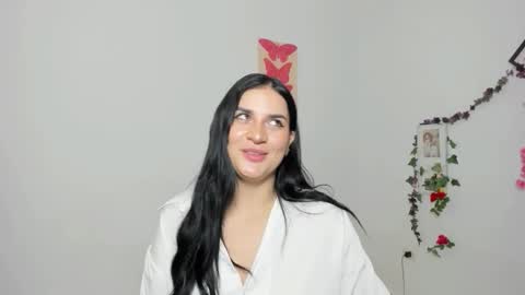 Snapshot of emily_coraline chatting on 8, 11, 2025 Emily online show from 8, 11, 2025