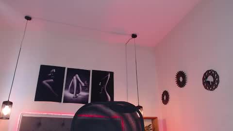 E M I L Y  online show from 10, 10, 2025