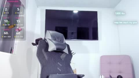 emily_palmeer online show from 10, 3, 2026