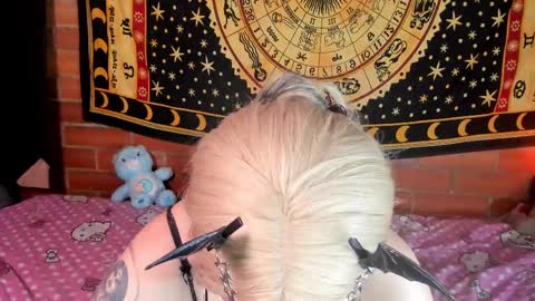 Snapshot of emily_salvatore chatting on 5, 2, 2025 emily_salvatore online show from 5, 2, 2025