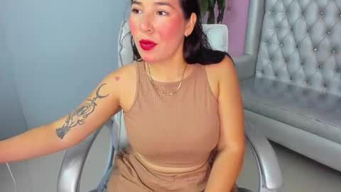 Snapshot of emily_sander_ chatting on 2, 10, 2025 emily_sander_ online show from 2, 10, 2025