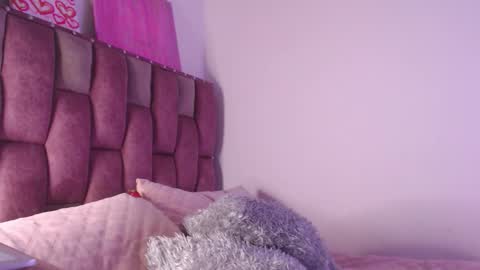 Snapshot of emily_w2 chatting on 6, 2, 2026 emily_w2 online show from 6, 2, 2026