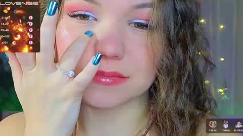 Snapshot of emilyart_ chatting on 29, 12, 2024 artist Emily online show from 29, 12, 2024