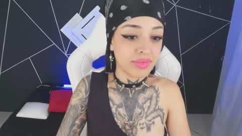 Snapshot of emilydaft chatting on 23, 10, 2025 fari online show from 23, 10, 2025