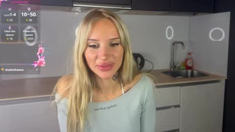 Snapshot of emilykiss2 chatting on 16, 11, 2025 Emily online show from 16, 11, 2025